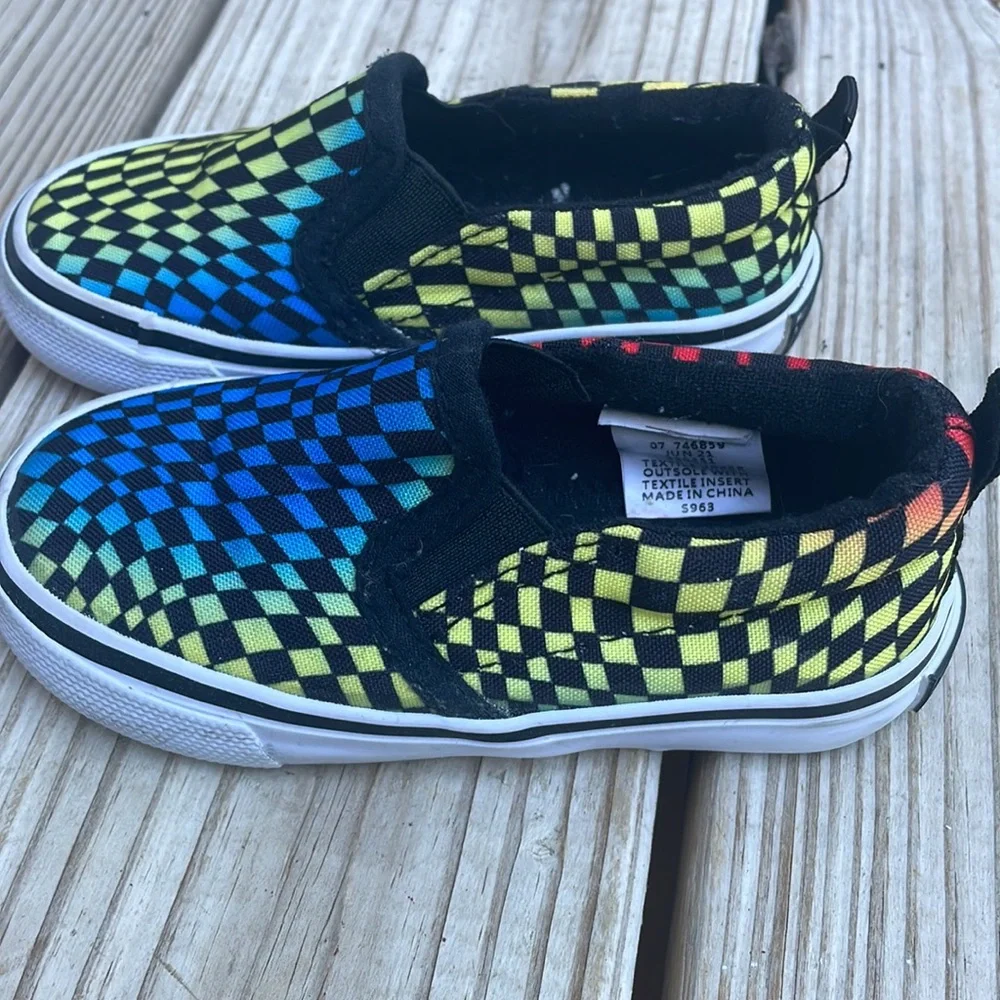 Tommy Bahama Boys Rainbow Checkerboard Slip-On Sneakers Canvas Shoes Size 7